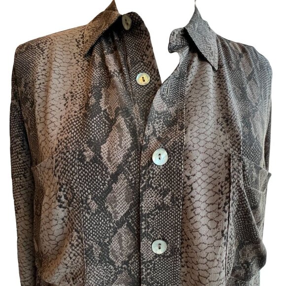 Chico's Design Size 2/ US L Snake Animal Print Blouse Abalone Buttons Longline - Picture 2 of 11